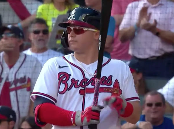 The Braves' Joc Pederson and his pearls are having a moment