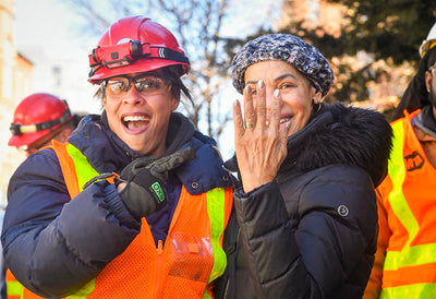 NYC Transit Workers Rescue Irreplaceable 18-Karat Ring From Subway Grate